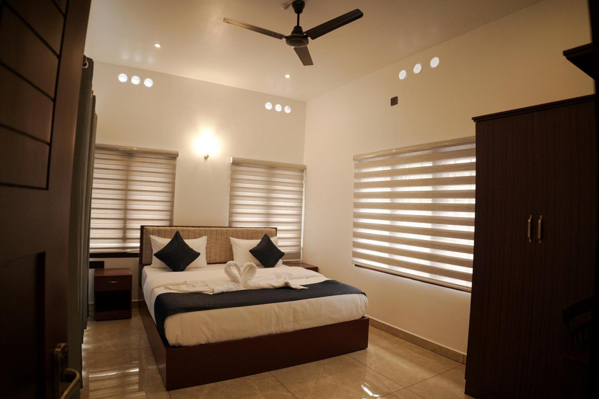 Teak And Lake Homestay Thekkady Buitenkant foto